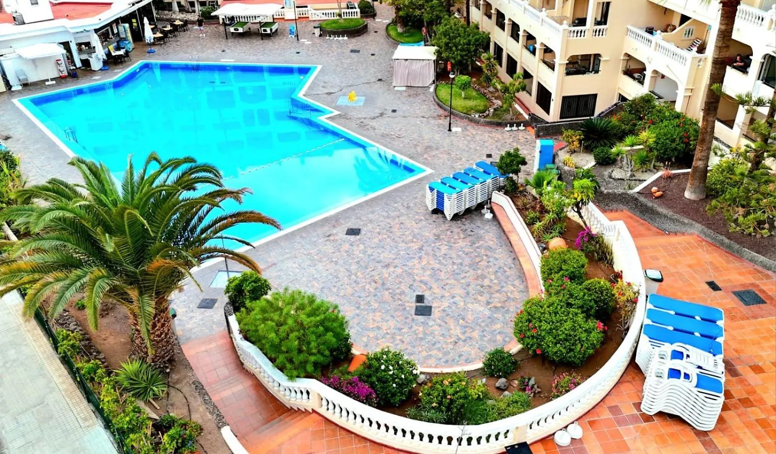 Spacious 3-Bedroom Duplex Apartment With Heated Pool & Ocean View In Castle Harbour, Arona ロスクリスティアーノス 0*,  スペイン