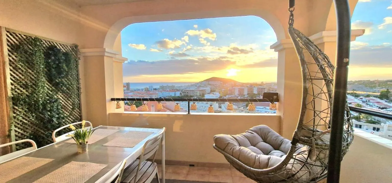 Spacious 3-Bedroom Duplex Apartment With Heated Pool & Ocean View In Castle Harbour, Arona ロスクリスティアーノス スペイン